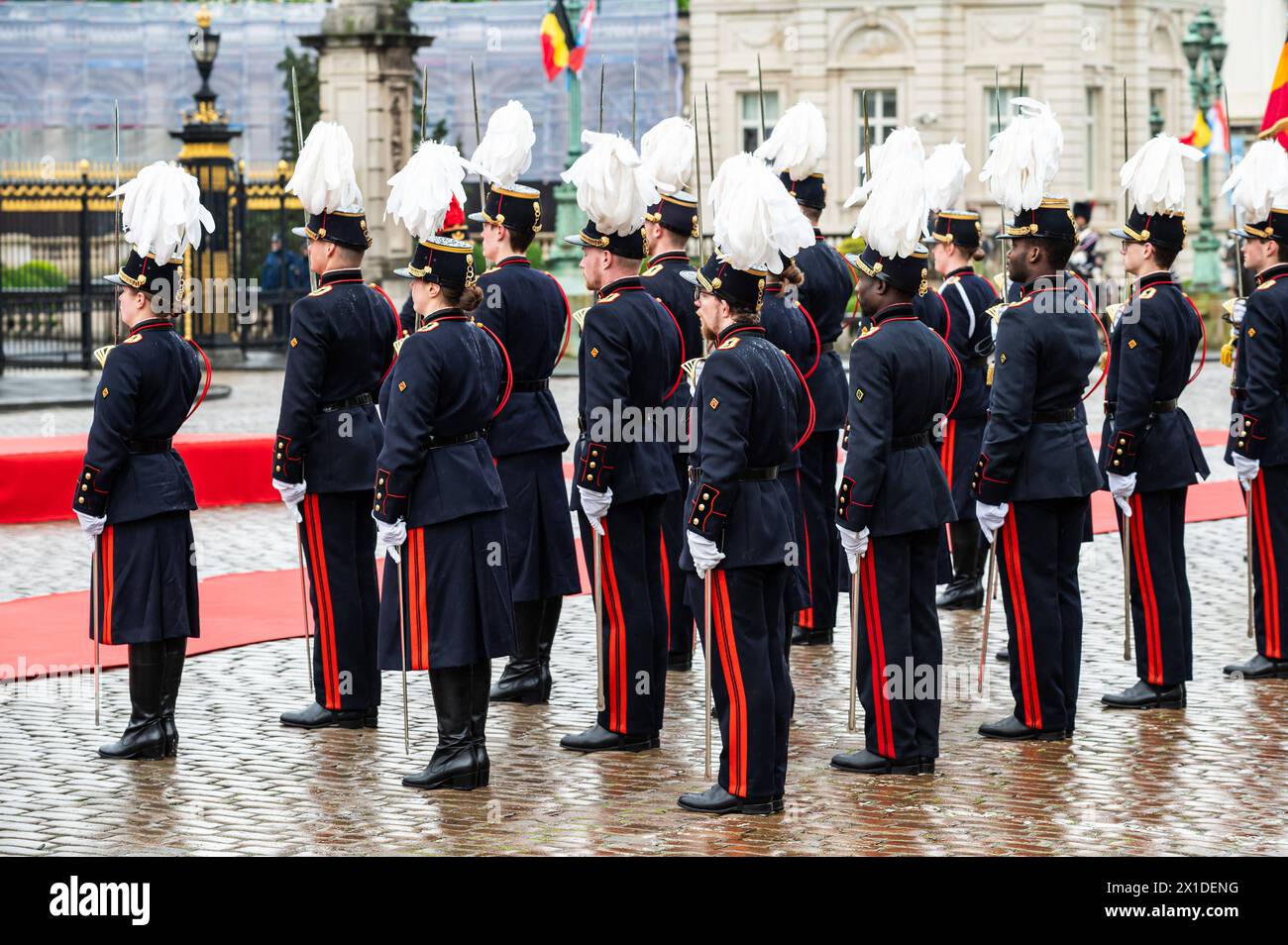 Stadtzentrum von Brüssel, Belgien, 16. April 2024 - bewaffnete Wachen anlässlich einer Willkommensfeier beim Staatsbesuch in Luxemburg Stockfoto