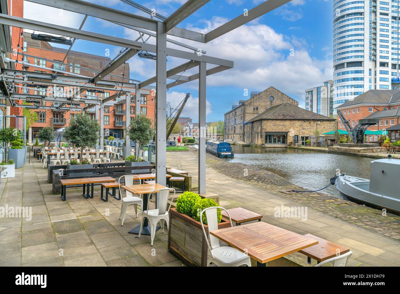 Terrasse der Bar und des Restaurants Lock, Granary Wharf, Leeds, West Yorkshire, Großbritannien Stockfoto