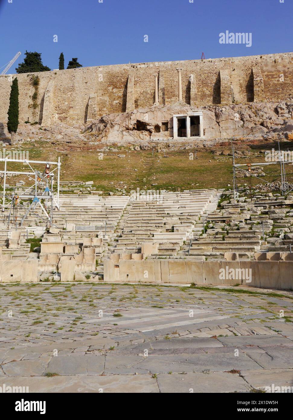 Das Theater des Dionysos, das älteste Theater der Welt. Am Südhang der Akropolis von Athen, Griechenland Stockfoto