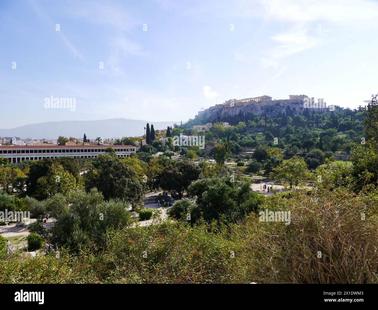 Der Blick auf die Akropolis von Athen vom Filopappou-Hügel aus, Athen, Griechenland Stockfoto