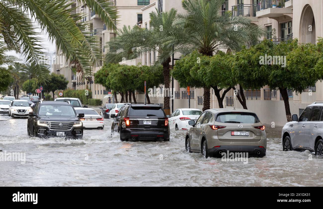 Überflutete Straßen von Dubai nach einem schweren Regenguss Stockfoto