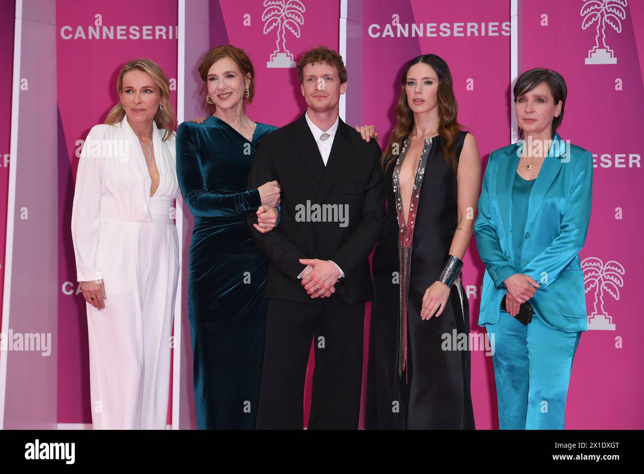 CANNES, FRANKREICH - 9. APRIL: Elsie de Brauw, Martijn Lakemeier, Delfina Chaves, Saskia Diesing besuchen den Pink Carpet Maxima am fünften Tag des 7. CAN Stockfoto