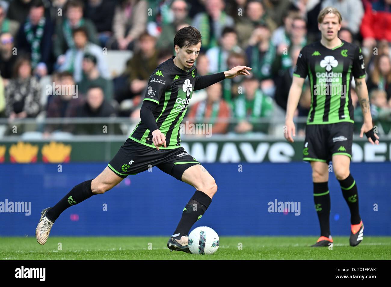 Brügge, Belgien. April 2024. Boris Popovic (5) von Cercle, dargestellt während der Jupiler Pro League Saison 2023 - 2024 Match Day 2 in den Champions Play-offs zwischen Cercle Brugge und Club Brugge am 1. April 2024 in Brügge. (Foto: David Catry/Isosport) Credit: Sportpix/Alamy Live News Stockfoto