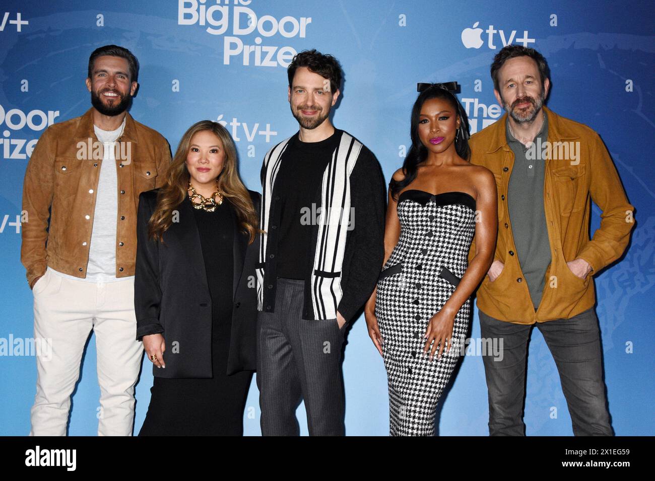 New York, NY, USA. April 2024. Josh Segarra, Ally Maki, David West Read, Gabrielle Dennis und Chris OÕDowd beim Apple TV Õs ÔThe Big Door PrizeÕ Season 2 Photocall am 16. April 2024 im Plaza Hotel in New York City. Quelle: Mpi099/Media Punch/Alamy Live News Stockfoto