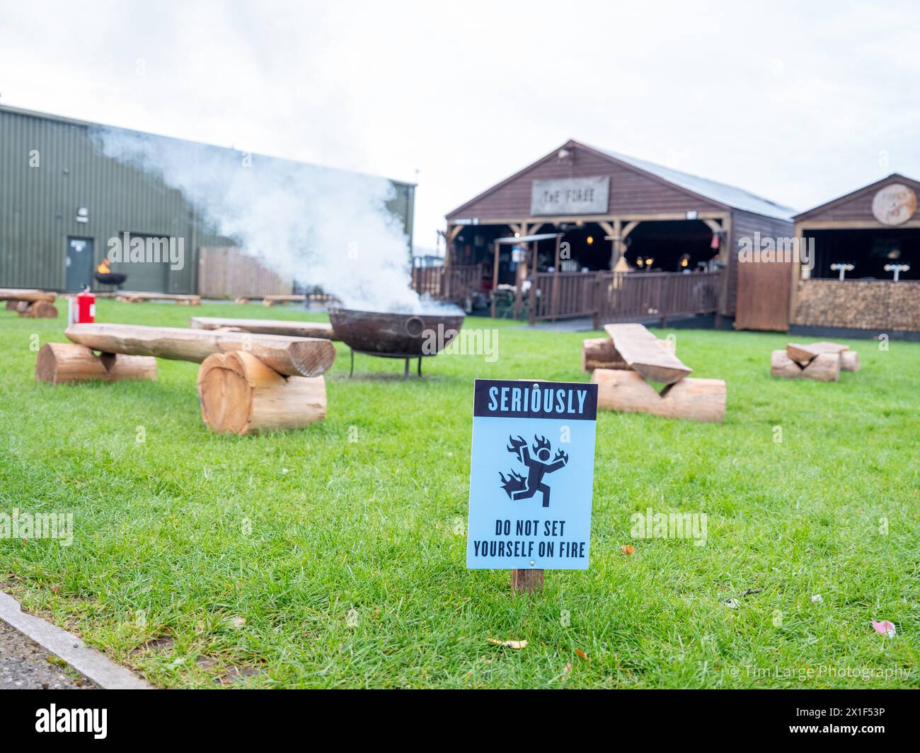 April 2024: Feuerlöcher bei der 81. Mitgliederversammlung in Goodwood Stockfoto