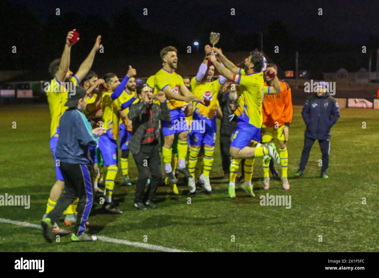 Sutton Coldfield Großbritannien 16. April 2024: Der AFC Sandwell gewinnt den Birmingham FA Jeffs Cup in Boldmere St Michaels Ground und besiegt Bartley Reds mit 3:1. Stockfoto