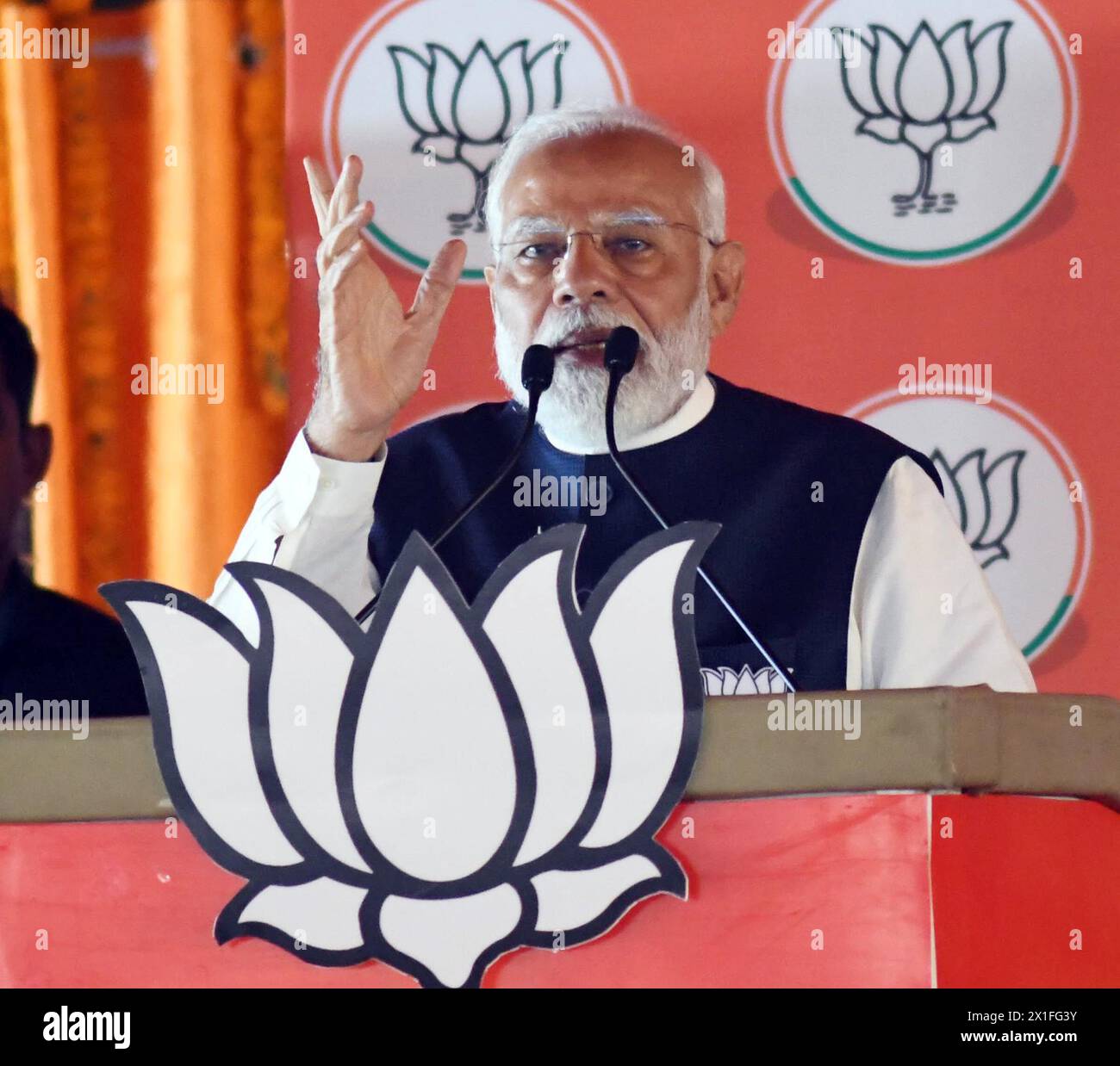 GAYA, INDIEN - 16. APRIL: Premierminister Narendra Modi spricht vor den Wahlen in Lok Sabha am 16. April 2024 in Gaya, Indien. (Foto: Santosh Kumar/Hindustan Times/SIPA USA) Stockfoto