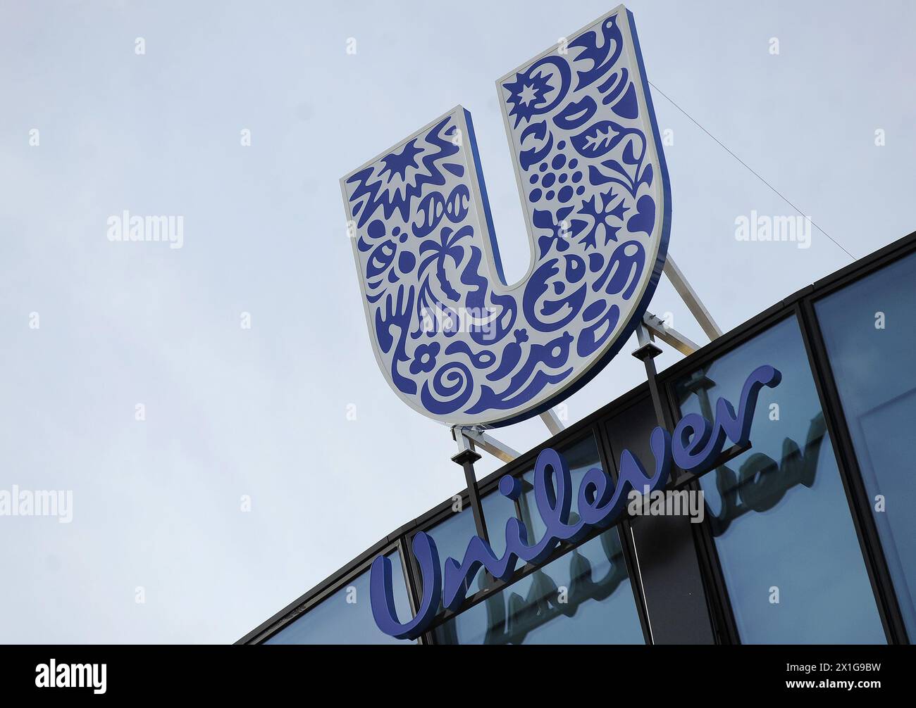 Unilever-Logo am neuen Standort der ITS-Zentrale in Österreich im 2. Wiener Bezirk am 22. Juni 2010. - 20100622 PD0425 - Rechteinfo: Rechte verwaltet (RM) Stockfoto