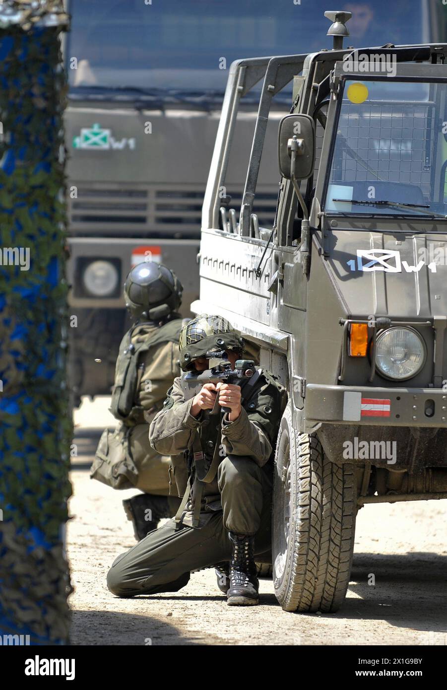 Feldübung der Bundeswehr am 22. Juni 2010 auf dem Militärübungsgelände Allentsteig in Niederösterreich. - BS004709 - 20100622 PD1518 - Rechteinfo: Rights Managed (RM) Stockfoto