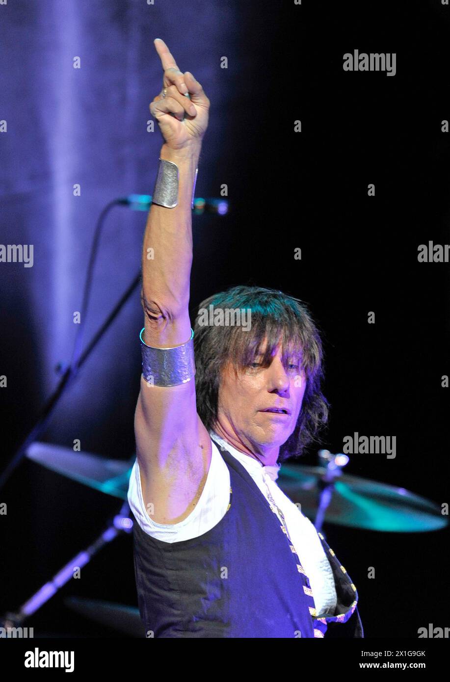 Gitarrist Jeff Beck im Konzert in der Staatsoper Wien anlässlich des Vienna Jazz Festivals am 6. Juli 2010. - 20100706 PD2047 - Rechteinfo: Rechte verwaltet (RM) Stockfoto