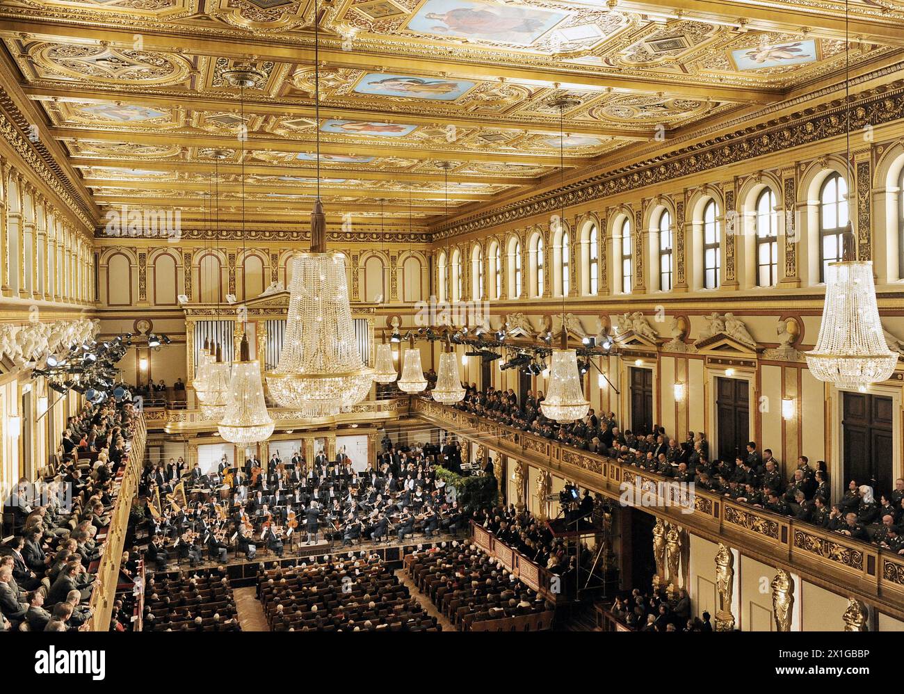 Dirigent Franz Welser-Moest bei einer Sonderaufführung des Wiener Neujahrskonzerts 2011 der Wiener Philharmoniker am 30. Dezember 2010 einen Tag vor dem Konzert im Wiener Musikverein. - 20101230 PD0200 - Rechteinfo: Rechte verwaltet (RM) Stockfoto