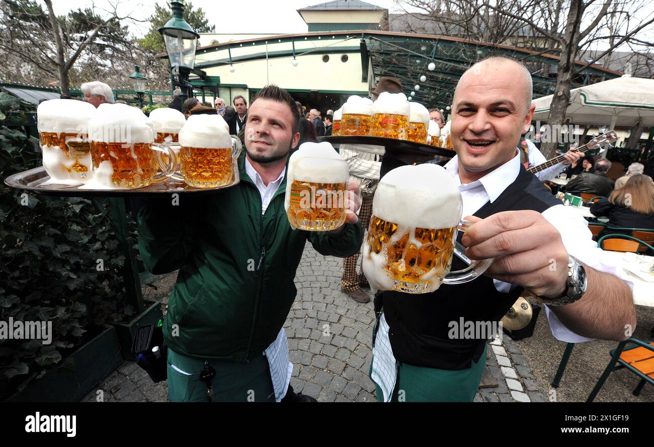 Wien - Schweizerhaus im Wiener Prater eröffnet am 15. März 2012 den Biergarten wieder. - 20120315 PD1078 - Rechteinfo: Rights Managed (RM) Stockfoto