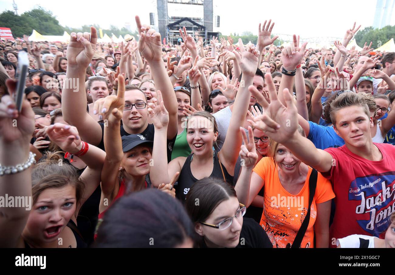 Wien - das Donauinselfest (Donauinselfest) ist ein jährlich stattfindendes Open-Air-Festival auf der Donauinsel in Wien. Das 29. Donauinselfest fand vom 22. Bis 24. Juni 2012 statt. - 20120624_PD1729 - Rechteinfo: Rechte verwaltet (RM) Stockfoto