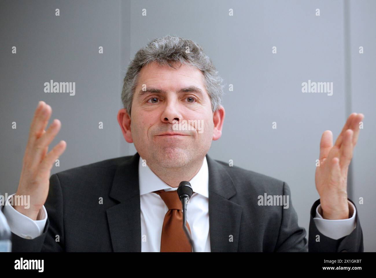 Wien - Hypo Alpe-Adria-Bank International AG Vorstandsvorsitzender Gottwald Kranebitter anlässlich der Pressekonferenz zum Thema "Ergebnisse 2012" am 12. März 2013. - 20130312 PD0838 - Rechteinfo: Rechte verwaltet (RM) Stockfoto