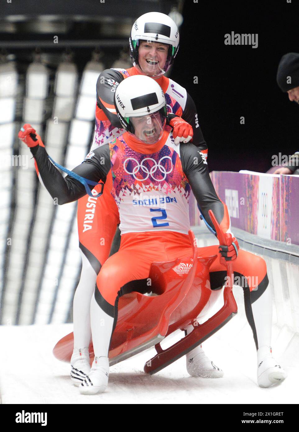 Wolfgang Linger und Andreas Linger aus Österreich während des Herrenrodeldoppels bei den Olympischen Winterspielen Sotschi 2014 im Sliding Center Sanki, Krasnaya Polyana, Russland am 2014.02.12. - 20140212 PD4737 - Rechteinfo: Rechte verwaltet (RM) Stockfoto