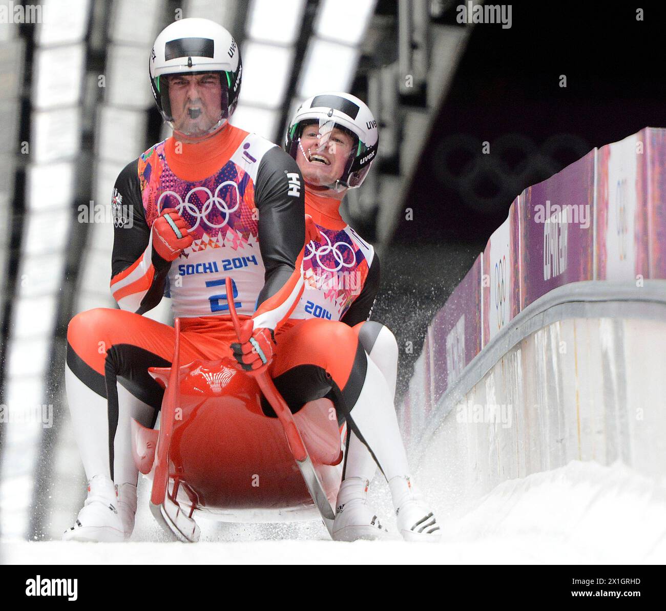 Wolfgang Linger und Andreas Linger aus Österreich während des Herrenrodeldoppels bei den Olympischen Winterspielen Sotschi 2014 im Sliding Center Sanki, Krasnaya Polyana, Russland am 2014.02.12. - 20140212 PD4789 - Rechteinfo: Rechte verwaltet (RM) Stockfoto