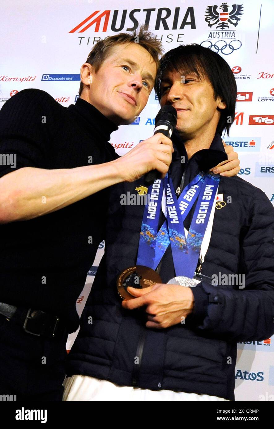 Andreas Goldberger und der japanische Skispringer Noriaki Kasai während des Oberösterreich-ÖOC-Abends bei den Olympischen Winterspielen Sotschi 2014 im Tirol-Haus in Krasnaya Polyana, Russland am 18.02.2014. - 20140218 PD6167 - Rechteinfo: Rights Managed (RM) Stockfoto