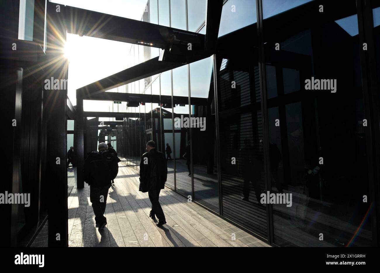 Die Eröffnungsfeier des DC Tower 1 in Wien fand am 26. Februar 2014 statt. DC Tower 1 ist mit 250 Metern das höchste Gebäude Österreichs. - 20140226 PD2502 - Rechteinfo: Rechte verwaltet (RM) Stockfoto