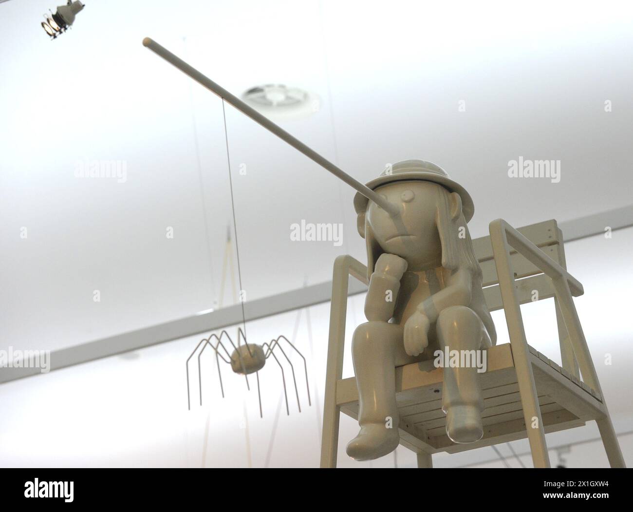 Die Ausstellung "HIPPIES BENUTZEN SEITENTÜR. THE YEAR 2014 HAS LOST THE PLOT“ zeigt mehr als 100 Werke von Cosima von Bonin im Museum für Moderne Kunst (MUMOK) in Wien, Österreich, fotografiert am 02. Oktober 2014. - 20141002 PD1862 - Rechteinfo: Rights Managed (RM) Stockfoto