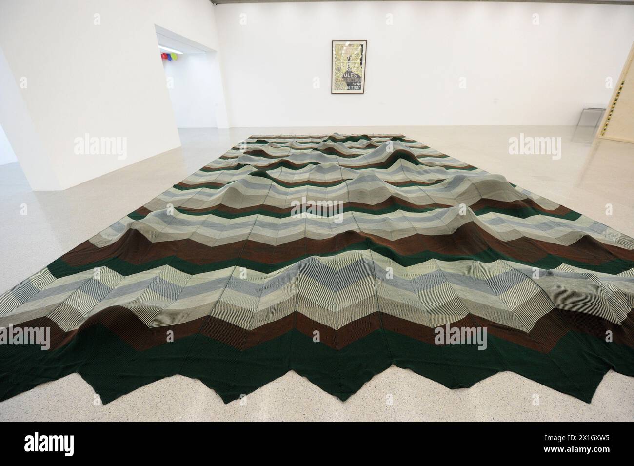 Die Ausstellung "HIPPIES BENUTZEN SEITENTÜR. THE YEAR 2014 HAS LOST THE PLOT“ zeigt mehr als 100 Werke von Cosima von Bonin im Museum für Moderne Kunst (MUMOK) in Wien, Österreich, fotografiert am 02. Oktober 2014. - 20141002 PD1946 - Rechteinfo: Rechte verwaltet (RM) Stockfoto