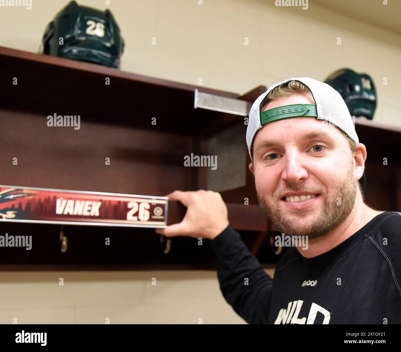 Interview mit dem Eishockeyspieler Thomas Vanek (Minnesota Wild) am 10. Oktober 2014 im Xcel Energy Center in St. Paul, USA. - 20141010 PD14109 - Rechteinfo: Rechte verwaltet (RM) Stockfoto