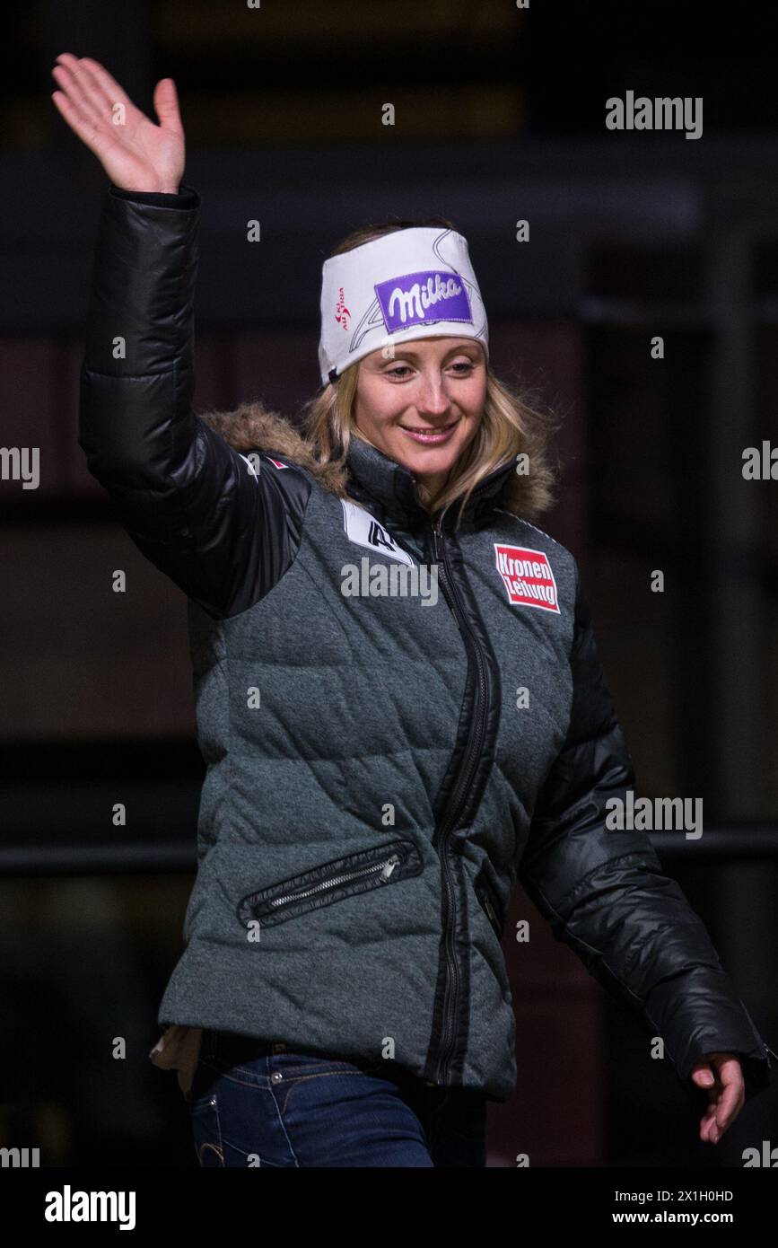 Michaela Kirchgasser (AUT, 6. Platz) während der Medaillenzeremonie für das Damen-Riesenslalom-Rennen bei der FIS-Alpinski-Weltmeisterschaft in Beaver Creek, Colorado, USA, 12. Februar 2015. - 20150213 PD0305 - Rechteinfo: Rights Managed (RM) Stockfoto