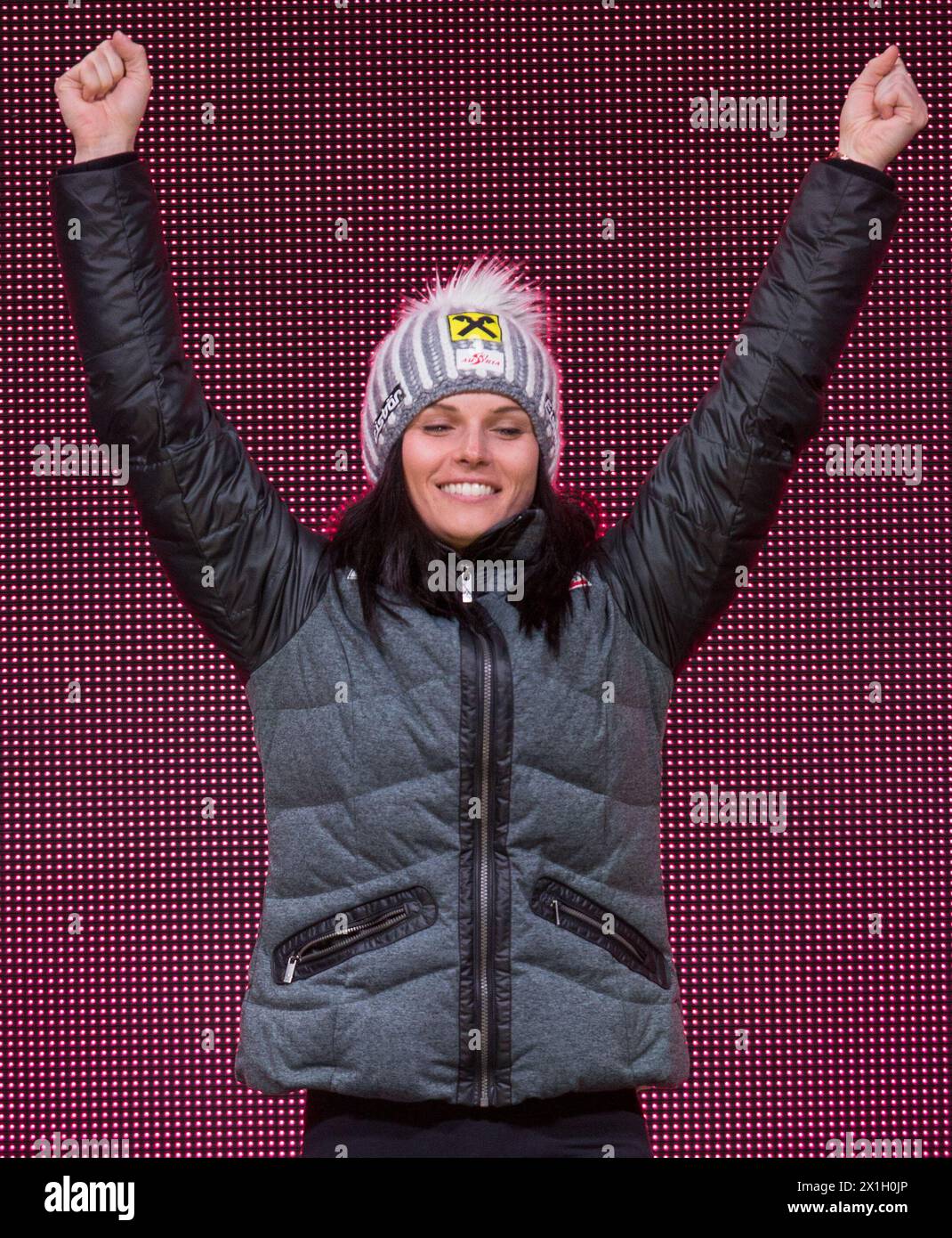 Anna Fenninger aus Österreich feiert ihre Goldmedaille während der Medaillenzeremonie für das Riesenslalom der Frauen bei der FIS-Ski-Weltmeisterschaft im alpinen Skisport in Beaver Creek, Colorado, USA, am 12. Februar 2015. - 20150213 PD0309 - Rechteinfo: Rechte verwaltet (RM) Stockfoto