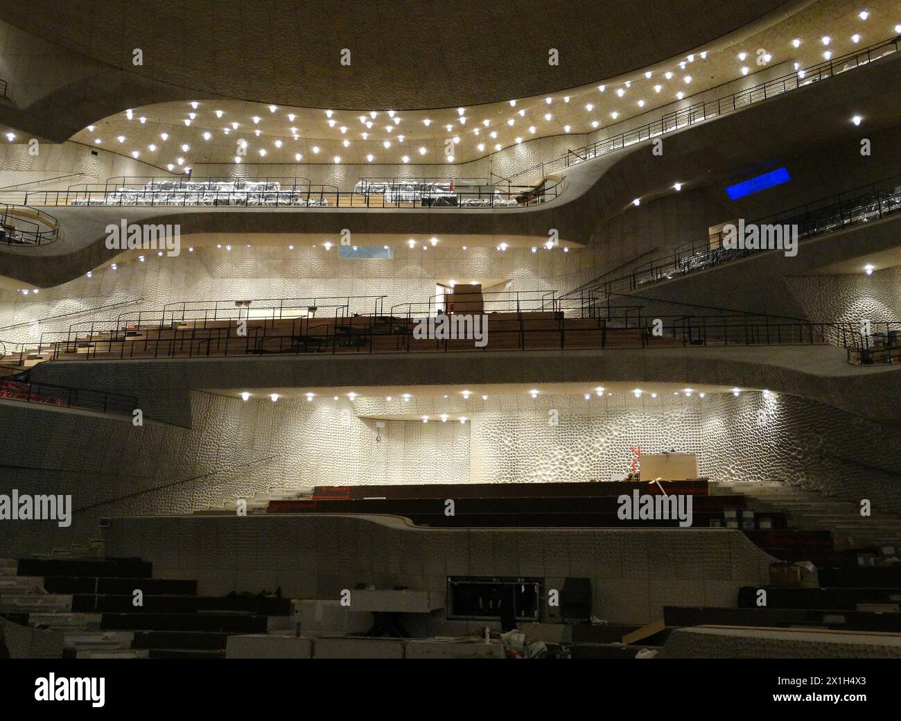 Elbphilharmonie, Konzertsaal im Hamburger HafenCity-Viertel, am 11. April 2016. ABBILDUNG: Elbphilharmonie - 20160410 PD11883 - Rechteinfo: Rights Managed (RM) Stockfoto