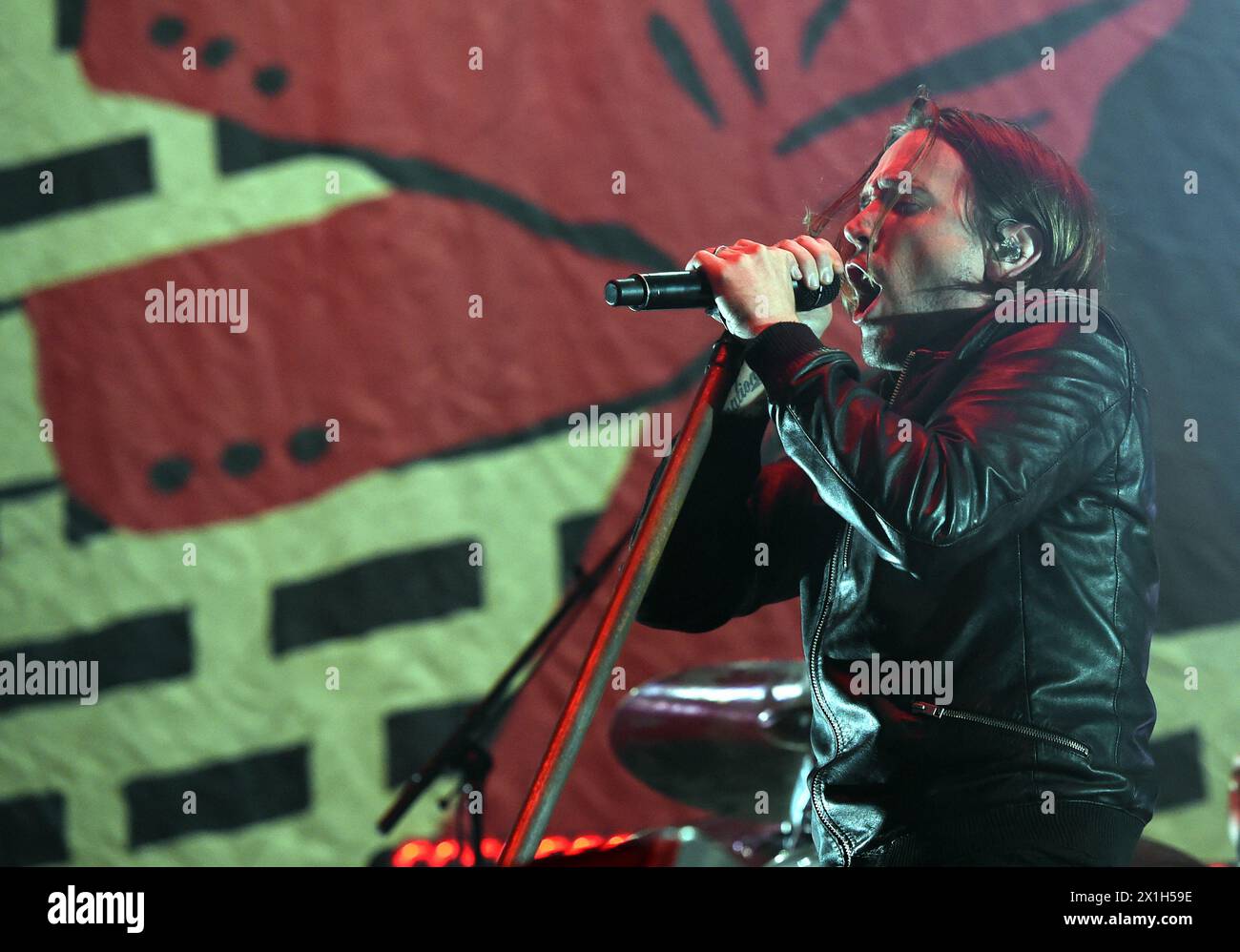 Das österreichische Musikfestival Nova Rock 2016 findet vom 9. Bis 12. Juni 2016 in Nickelsdorf statt. BILD: Sänger Benjamin Kowalewicz von der Band 'Billy Talent' während des Konzerts auf 'Blue Stage' - 20160609 PD7835 - Rechteinfo: Rights Managed (RM) Stockfoto