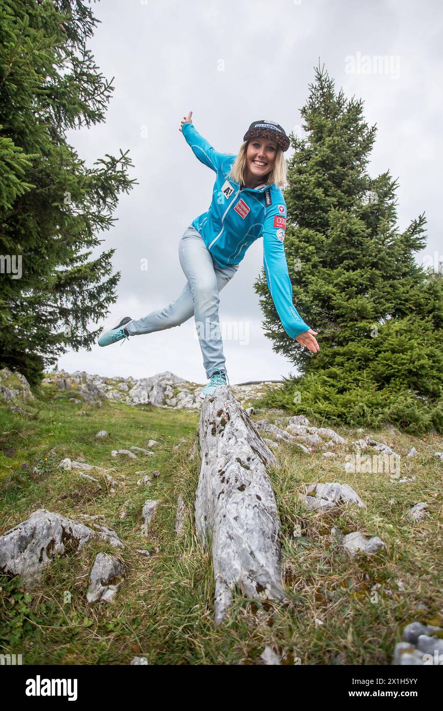 Die österreichische Skifahrerin Cornelia Hütter posiert während eines Fotoshootings in St. Redegund auf Schöckl bei Graz, Österreich, am 26. September 2016. ABBILDUNG: Cornelia Hütter - 20160926 PD2203 - Rechteinfo: Rights Managed (RM) Stockfoto