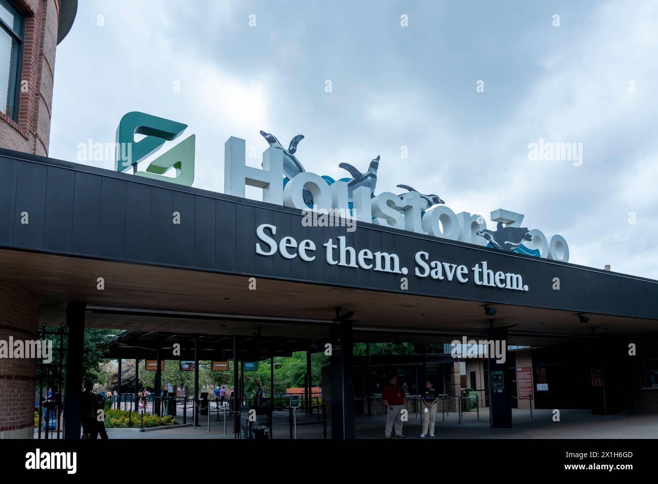 Houston, Texas, USA - 15. April 2024: Eingang zum Zoo von Houston in Houston, Texas, USA. Stockfoto