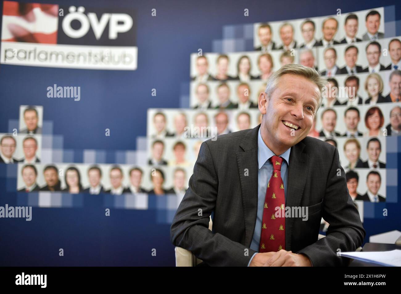 Reinhold Lopatka, Vorsitzender der Österreichischen Volkspartei, während eines Interviews am 19. Dezember 2016 in Wien. - 20161219 PD9205 - Rechteinfo: Rights Managed (RM) Stockfoto