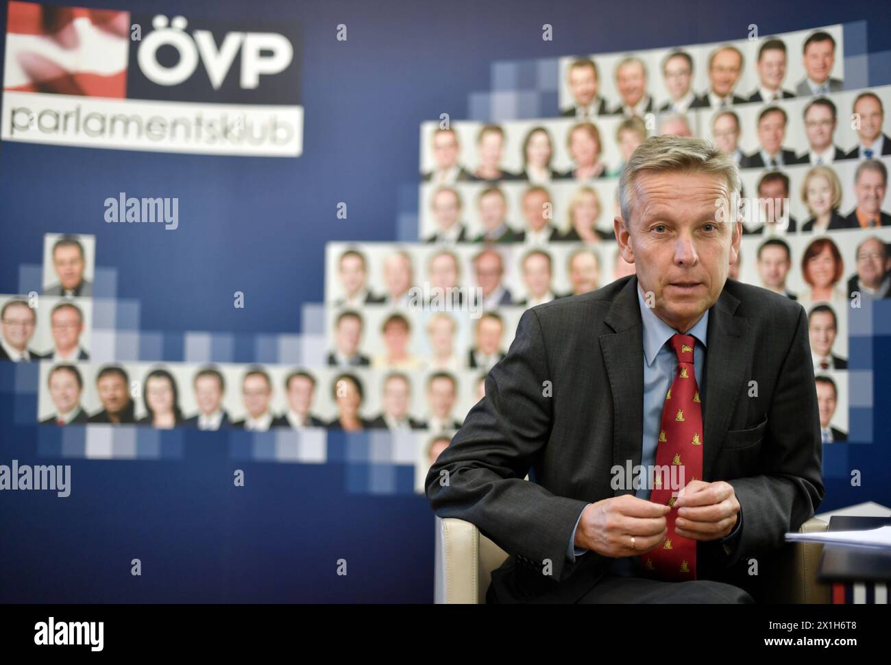 Reinhold Lopatka, Vorsitzender der Österreichischen Volkspartei, während eines Interviews am 19. Dezember 2016 in Wien. - 20161219 PD9200 - Rechteinfo: Rights Managed (RM) Stockfoto