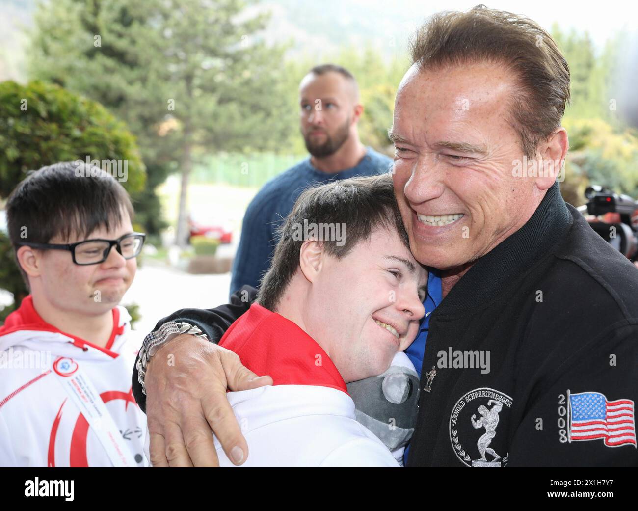 Arnold Schwarzenegger während der Olympischen Sonderweltwinterspiele Österreich 2017 in Schladming, Österreich, am 23.03.2017. BILD: Arnold Schwarzenegger und Athlet - 20170323 PD6608 - Rechteinfo: Rights Managed (RM) Stockfoto