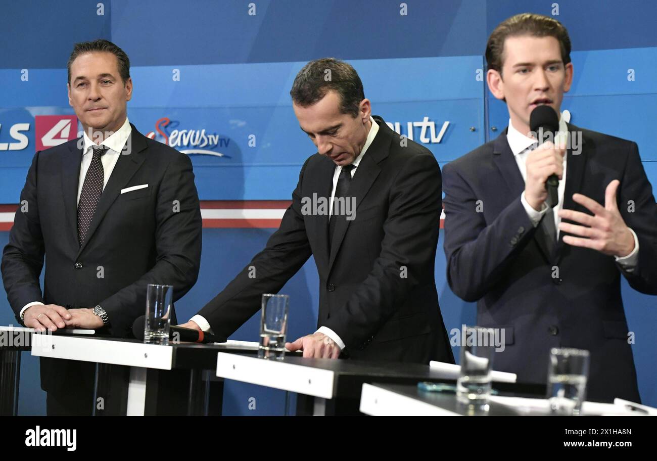 (L-R) der Vorsitzende der rechtsextremen Freiheitspartei Österreichs (FPOe) Heinz-Christian Strache, der österreichische Bundeskanzler und sozialdemokratische Vorsitzende Christian Kern und der österreichische Außenminister und Vorsitzende der Mitte-Rechts-Volkspartei (OeVP) Sebastian kurz nehmen an einer Fernsehdebatte über die österreichischen Parlamentswahlen am 15. Oktober in Wien Teil. 2017. Österreichs konservativer Chef Sebastian kurz schien nach den Parlamentswahlen der jüngste europäische Führer zu werden, mit Prognosen, die ihn vor der Rechtsextremen und den Sozialdemokraten stellten. - 20171015 PD5634 - Rechteinfo: Rig Stockfoto