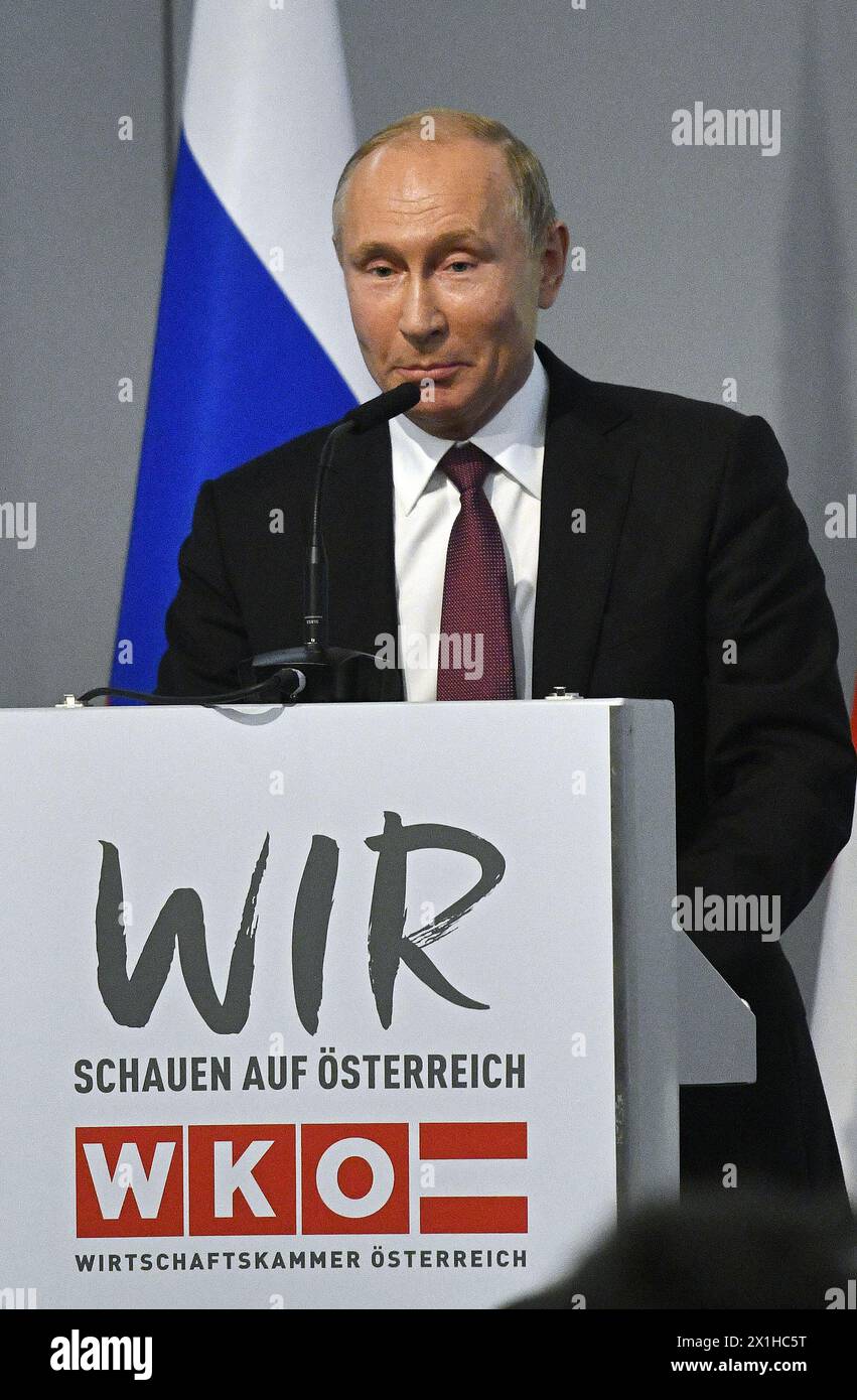 Der russische Präsident Wladimir Putin und der österreichische Bundeskanzler Sebastian kurz, während eines Treffens mit Teilnehmern des Wirtschaftsforums, das vom Russisch-Österreichischen Wirtschaftsrat organisiert wurde, in der Wirtschaftskammer Österreich am 5. Juni 2018 in Wien. - 20180605 PD6836 - Rechteinfo: Rechte verwaltet (RM) Stockfoto