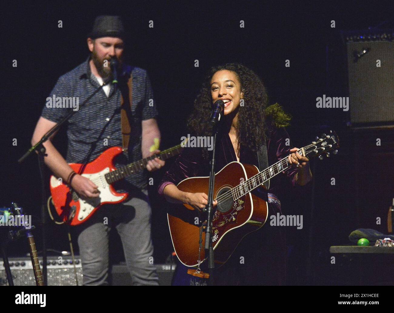 Corinne Bailey Rae, britische Sängerin, Songwriter, Plattenproduzent und Gitarrist während des Konzertes während des Jazzfestes Wien an der Österreichischen Staatsoper Wien am 7. Juli 2018. - 20180707 PD8023 - Rechteinfo: Rechte verwaltet (RM) Stockfoto