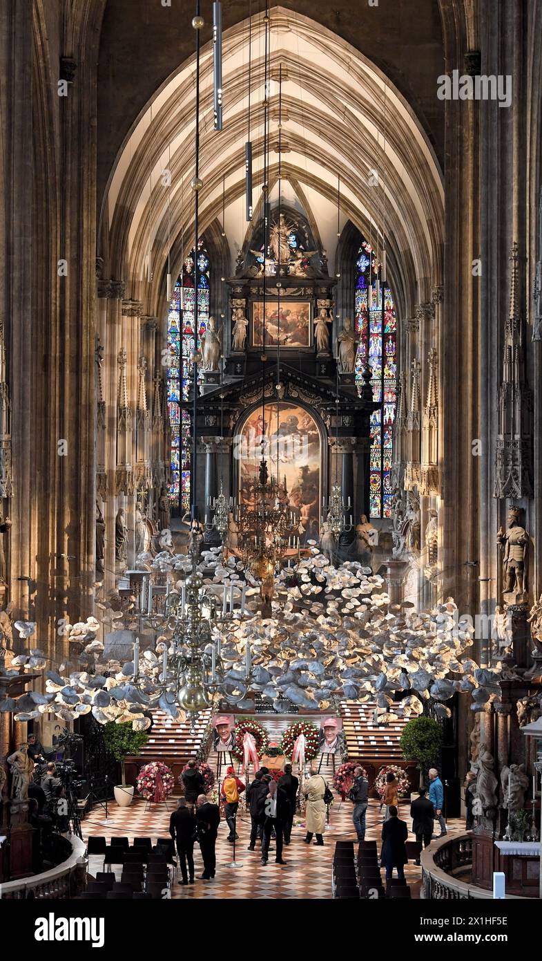 Niki Lauda'ste Beerdigungszeremonie in der Stephansdom. Wien, Österreich am 29. Mai. 2019. Der dreimalige Formel-1-Meisterschaftssieger wurde in einem Ferrari-Rennanzug mit vollen staatlichen Auszeichnungen beerdigt. - 20190529 PD1482 - Rechteinfo: Rights Managed (RM) Stockfoto