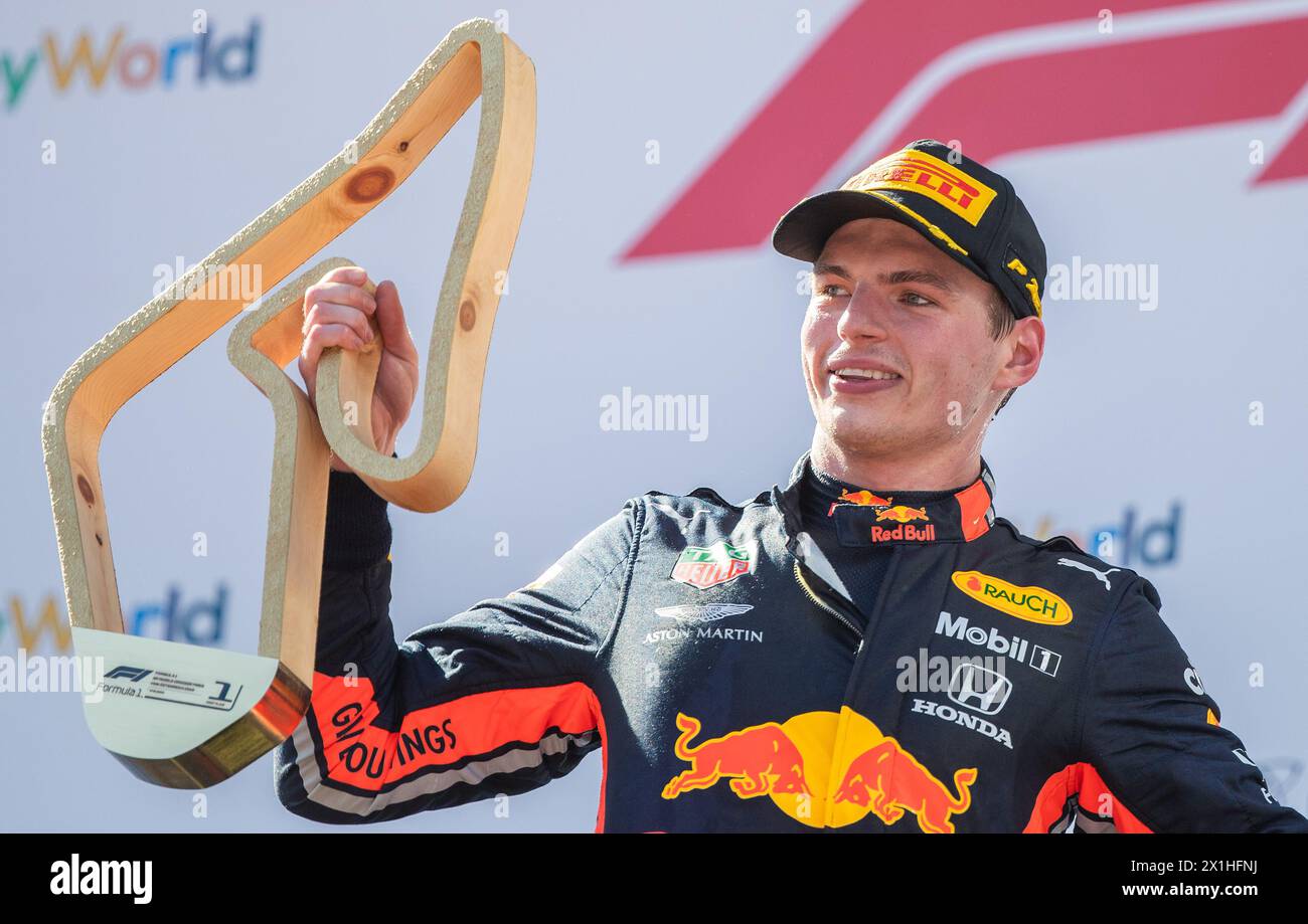 Der niederländische Red Bull Racing-Pilot Max Verstappen feiert am 30. Juni 2019 in Spielberg das Podium nach dem Formel-1-Grand-Prix von Österreich. Max Verstappen gewann den Großen Preis von Österreich, nachdem er Charles Leclercs Ferrari in den Schlussrunden überholt hatte. - 20190630 PD4054 - Rechteinfo: Rechte verwaltet (RM) Stockfoto