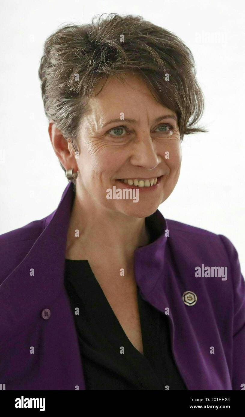 Sabine Herlitschka während einer Führung in Infineon in Villach, Österreich, am 10. Februar 2020. Sabine Herlitschka ist Chief Executive Officer (CEO) von Infineon Technologies Austria, einer Konzerntochter der Infineon Technologies AG. - 20200210 PD15788 - Rechteinfo: Rights Managed (RM) Stockfoto