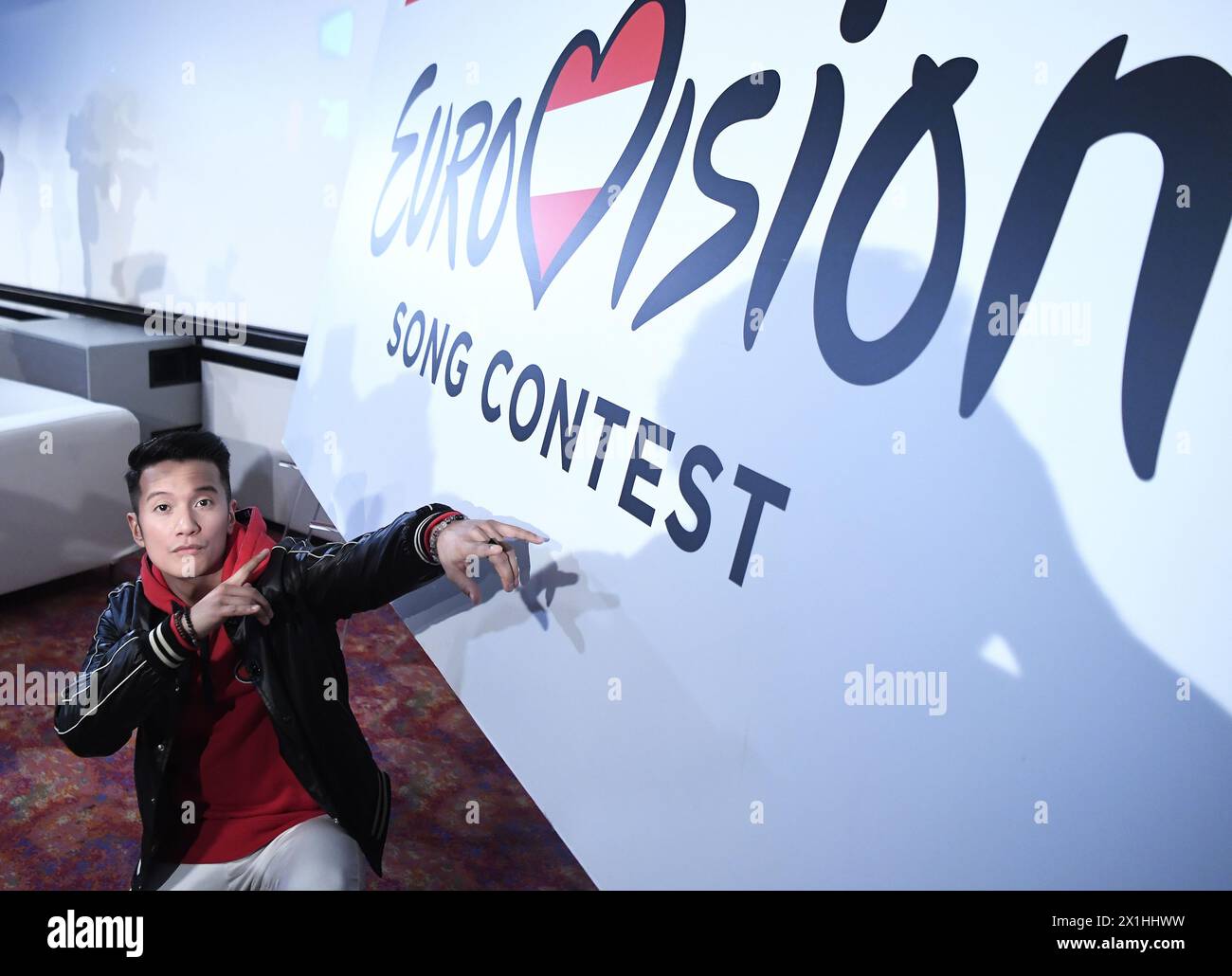 Vincent BUENO, österreichischer Teilnehmer des 65. Eurovision Song Contests, posiert am 4. März 2020 während der Präsentation seines ESC-Songs „Alive“ in Wien. - 20200304 PD3571 - Rechteinfo: Rights Managed (RM) Stockfoto