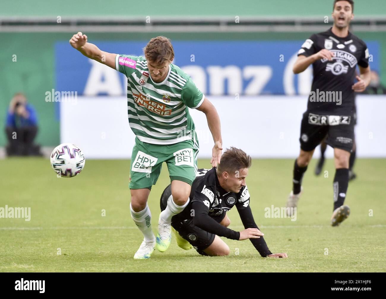 (L-R) Maximilian Hofmann (Rapid), Thorsten Roecher (Sturm) während des tipico Bundesliga-Spiels zwischen SK Rapid Wien und SK Puntigamer Sturm Graz am 07. Juni 2020 in Wien. - 20200607 PD4151 - Rechteinfo: Rights Managed (RM) Stockfoto