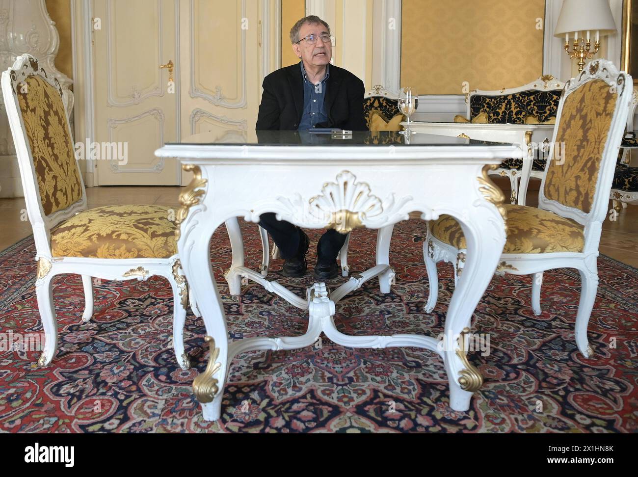 Türkischer Schriftsteller, Drehbuchautor, Akademiker und Träger des Literaturnobelpreises 2006, Orhan Pamuk im Interview mit der Austria Presse Agentur in Wien, Österreich, am 24. März 2022. - 20220324 PD2104 - Rechteinfo: Rights Managed (RM) Stockfoto