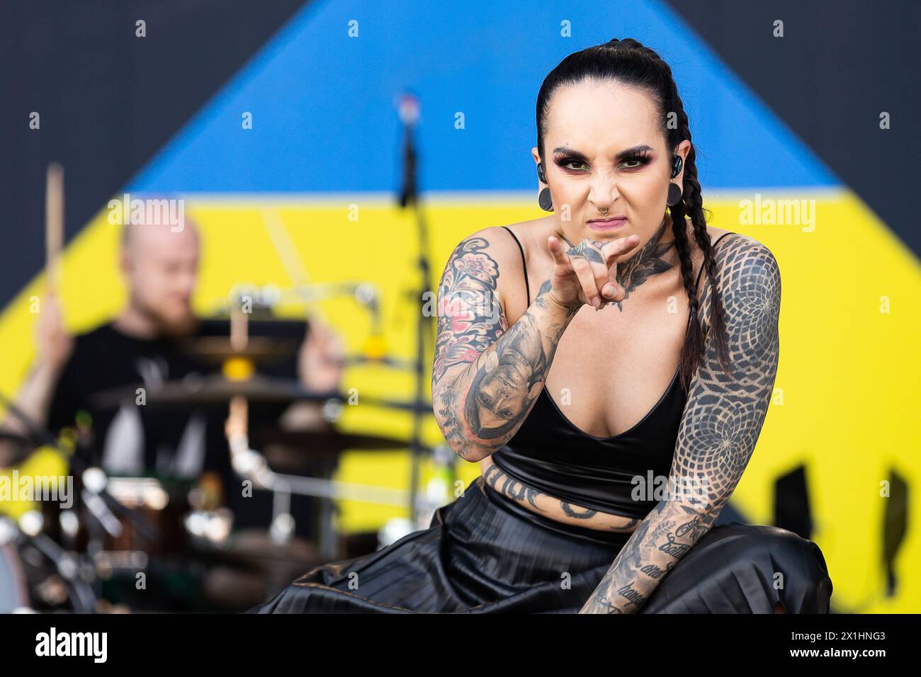 Nova Rock 2022 - das Festival findet vom 9. Bis 12. Juni 2022 statt. FOTO: Foto am 11. Juni 2022. Sängerin Tatiana Shmailyuk von der ukrainischen Band Jinjer - 20220611 PD2985 - Rechteinfo: Rights Managed (RM) Stockfoto