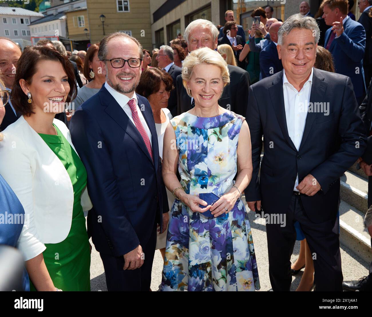 Karoline EDTSTADLER Alexander SCHALLENBERG, Ursula von der LEYEN, Werner KOGLER, Ankunft zur Eröffnung der Salzburger Festspiele am 25. Juli 2021 in Salzburg, Österreich. - 20210725 PD28858 - Rechteinfo: Rights Managed (RM) Stockfoto