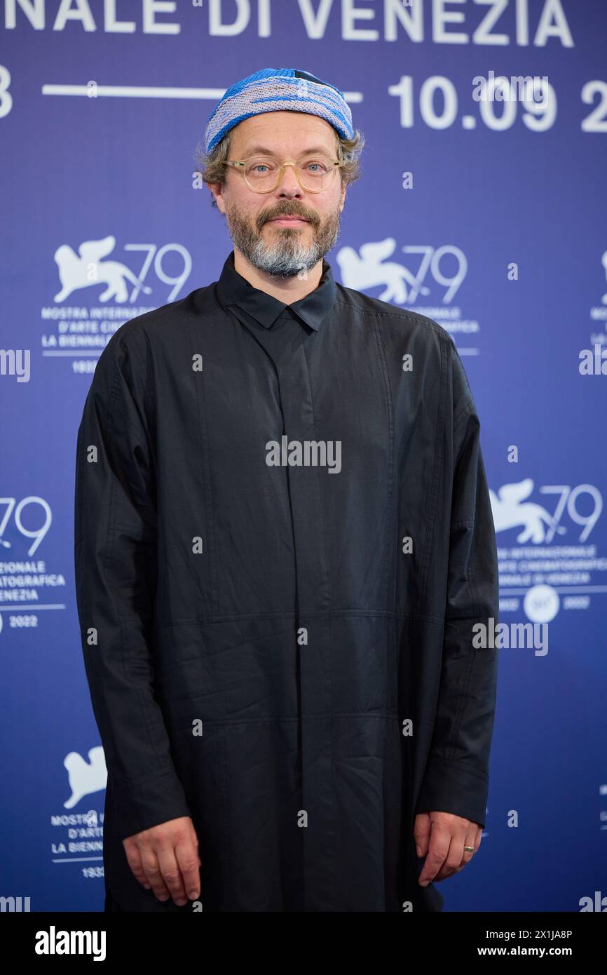 Copyright: Starpix/Alexander TUMA, 79. Venedig Filmfestival in Venedig, Italien, am 6. September 2022. Jakob Bro, Photocall zu „Music for Black Pigeons“ – 20220906 PD15572 – Rechteinfo: Rights Managed (RM) Stockfoto Copyright: Starpix/Alexander TUMA, 79. Venedig Filmfestival in Venedig, Italien, am 6. September 2022. Jakob Bro, Photocall zu „Music for Black Pigeons“ – 20220906 PD15572 – Rechteinfo: Rights Managed (RM) Stockfoto