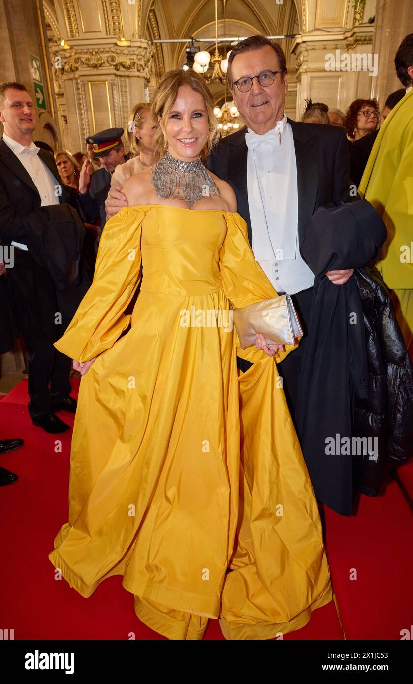 Copyright: Starpix/ Alexander TUMA, the Vienna Opera Ball 2023 an der Wiener Staatsoper in Wien, Österreich, am 16. Februar 2023 - NUR REDAKTIONELLE NUTZUNG - Hans MAHR und Katja BURKARD - 20230216 PD21152 - Rechteinfo: Rights Managed (RM) nur für redaktionelle Nutzung! Stockfoto