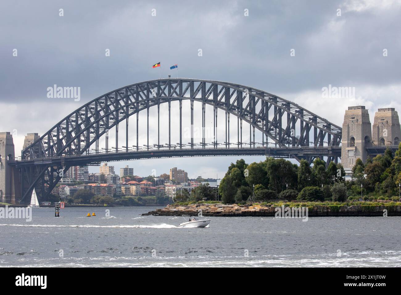 Die weltberühmte Sydney Harbour Bridge, die höchste Stahlbogenbrücke der Welt, wurde von der britischen Firma Dorman Long erbaut und 1932 in Sydney eröffnet Stockfoto