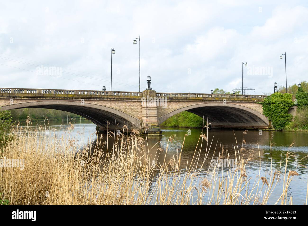 Die Kingsway-Brücke über den Fluss Mersey, Warrington Stockfoto