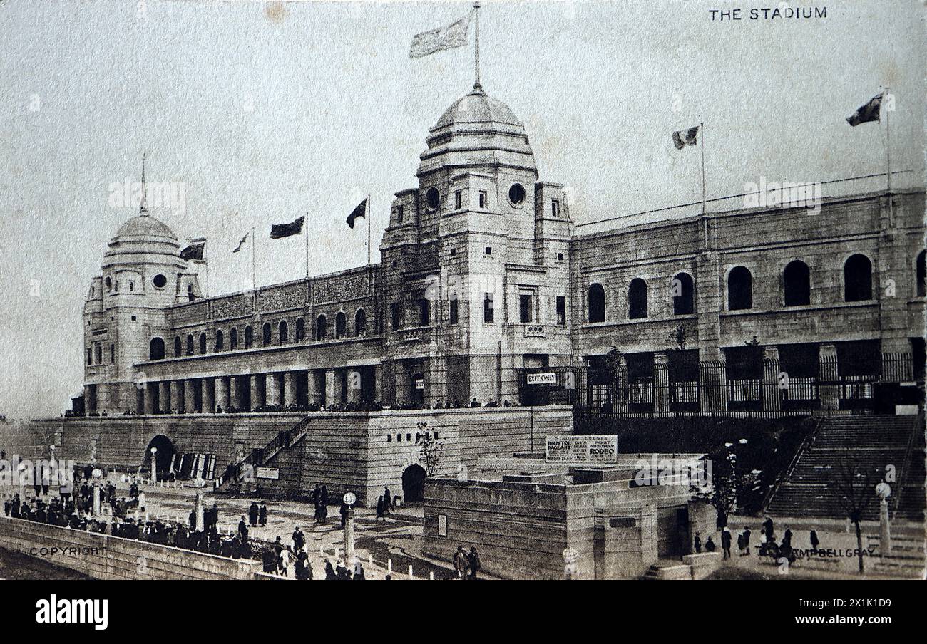 Das Stadion der British Empire Exhibition in Wembley (Empire Stadium). Aus einem Foto von Campbell Gray aus dem Jahr 1924, das von Fleetway Press veröffentlicht wurde. Stockfoto